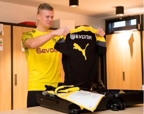 在重庆铜梁备战期间，U16国足参观了邱少云烈士纪念馆（U16国足在重庆铜梁备战之际走进邱少云烈士纪念馆）