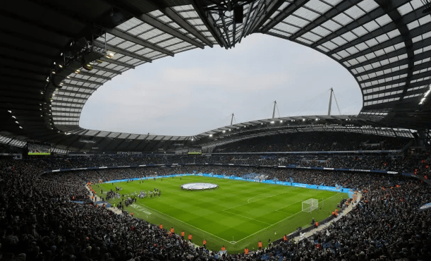 半场开香槟，兰德维尔以为自己稳了，没想到查里尔的输出还在后面！（半场提前庆祝，兰德维尔自认胜券在握，岂料查里尔后程火力更猛！）