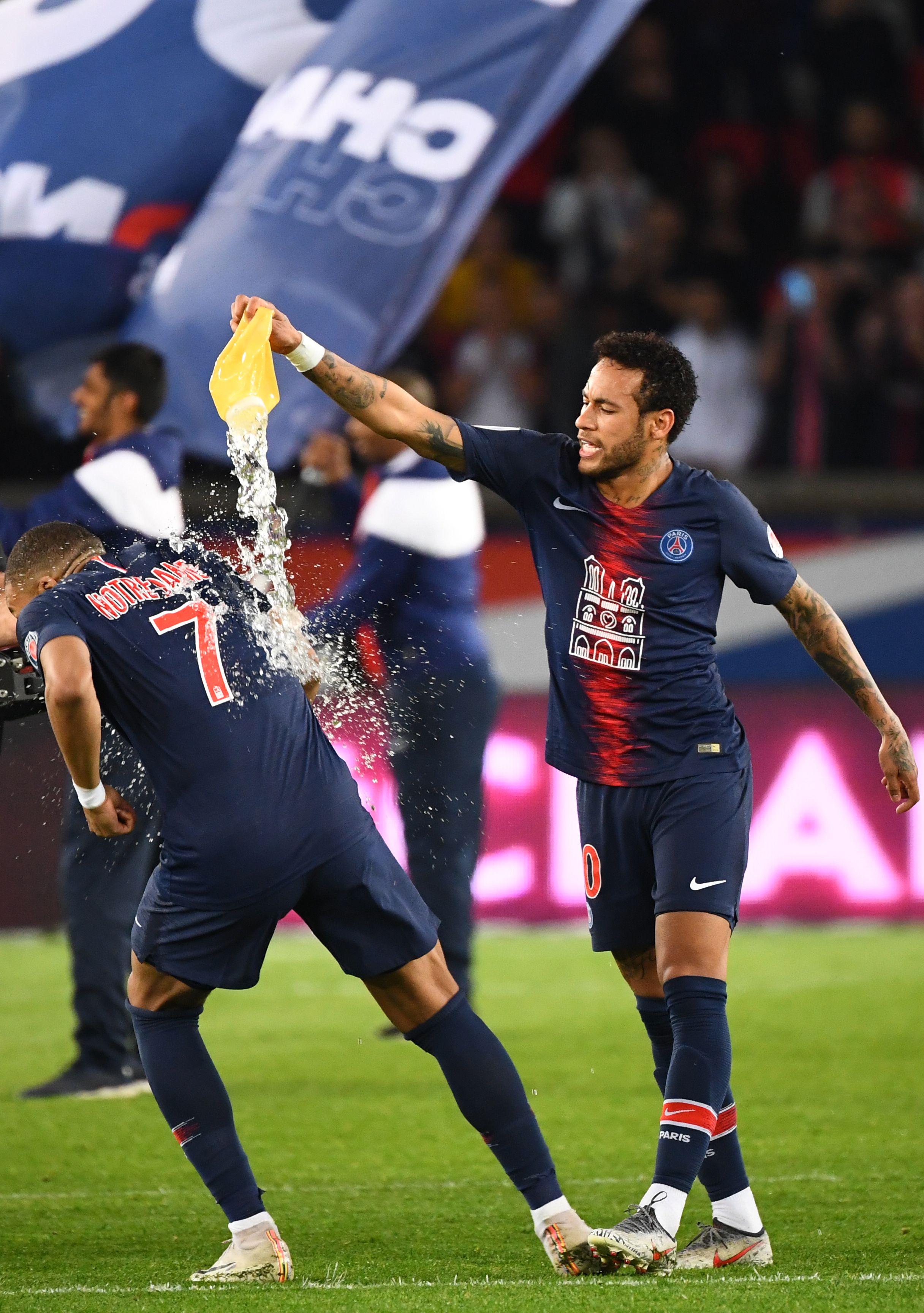 送出助攻，迪马尔科当选国米vs拉齐奥全场最佳球员（奉献助攻，迪马尔科荣膺国米战拉齐奥全场最佳）