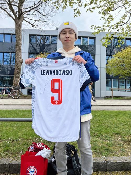 拜仁莱万多夫斯基连续两场进球（莱万多夫斯基为拜仁连续两场破门）