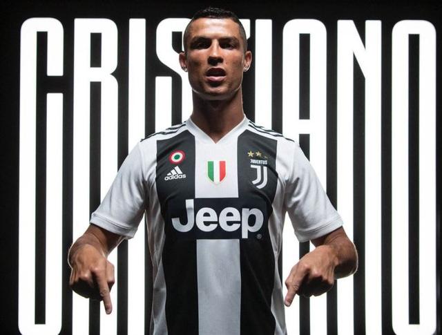 中超赛场争议判罚：VAR判罚引发热议,（中超赛场再起争议，VAR判定引发热议）